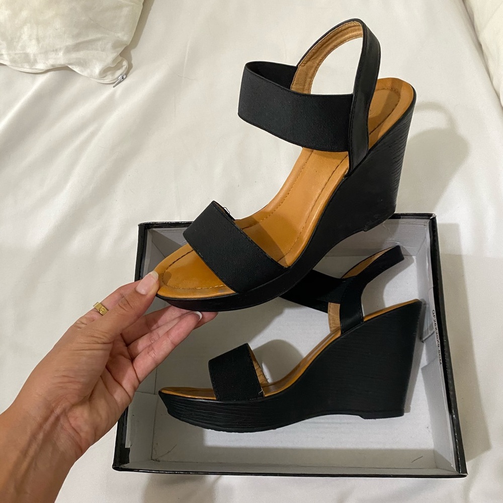 Strappy wedge